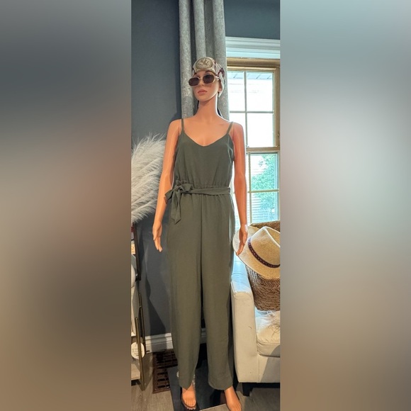 Lily Rose Green Jumpsuit with Tie Waist and V-Neck - Picture 7 of 7